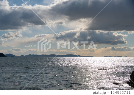 竹島から見える蒲郡クラシックホテルと三河湾 竹島から見える蒲郡クラシックホテルと三河湾 134935711