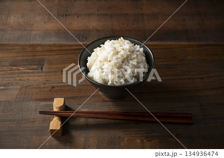 もち麦ごはん もち麦ごはん 134936474
