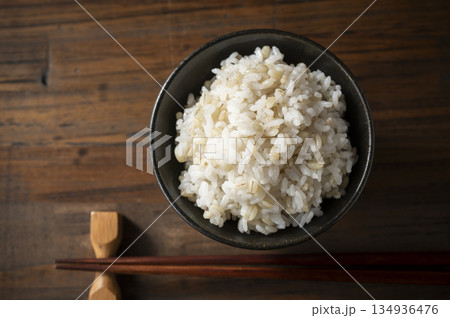 もち麦ごはん 134936476