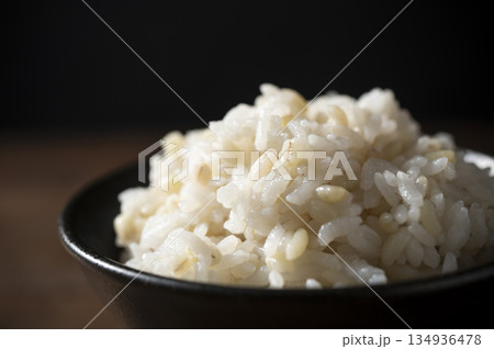 もち麦ごはん 134936478