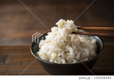 もち麦ごはん もち麦ごはん 134936484