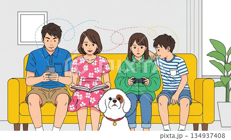 リビングでそれぞれの時間を楽しむ家族 134937408