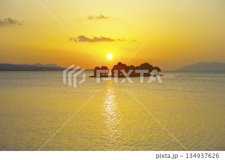松江市から見た宍道湖の夕日 松江市から見た宍道湖の夕日 134937626