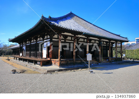 【奈良県】晴天の元興寺の極楽坊本堂 134937860