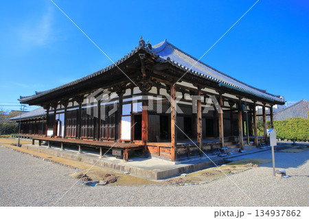 【奈良県】晴天の元興寺の極楽坊本堂 134937862