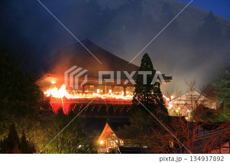 【奈良県】東大寺二月堂の修二会(お水取り) 【奈良県】東大寺二月堂の修二会(お水取り) 134937892