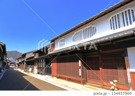 【三重県】晴天の関町関宿伝統的建造物群 134937900