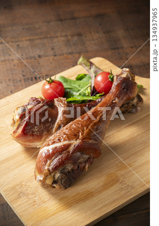 スモークターキーレッグ 134937965