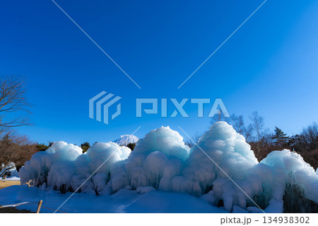【富士山素材】西湖こおりまつりの樹氷と風景【山梨県】 134938302