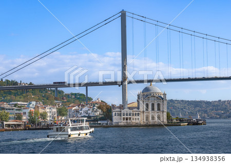 オルタキョイ モスクとボスポラス橋 134938356