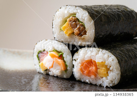 【食べ物素材】恵方巻 【食べ物素材】恵方巻 134938365