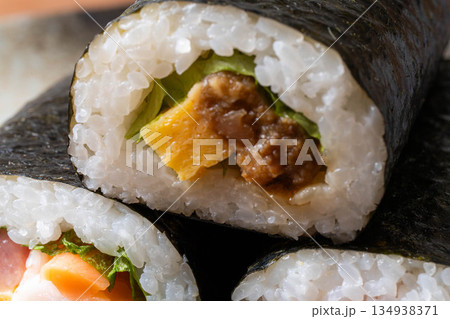 【食べ物素材】恵方巻 134938371