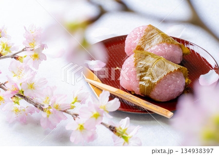 【春素材】桜餅・関西風桜餅・道明寺【食べ物素材】 134938397