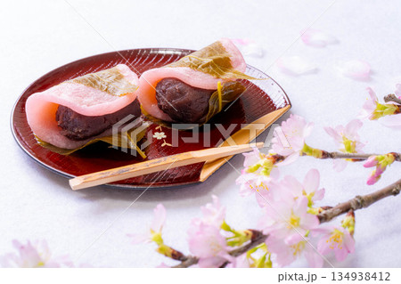 【春素材】桜餅・関東風桜餅【食べ物素材】 134938412