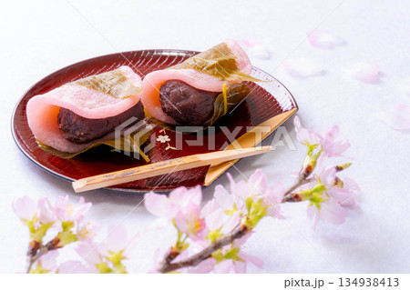 【春素材】桜餅・関東風桜餅【食べ物素材】 134938413