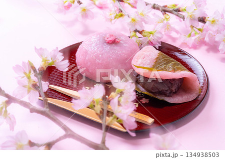 【春素材】桜餅・関西風桜餅・関東風桜餅【食べ物素材】 134938503