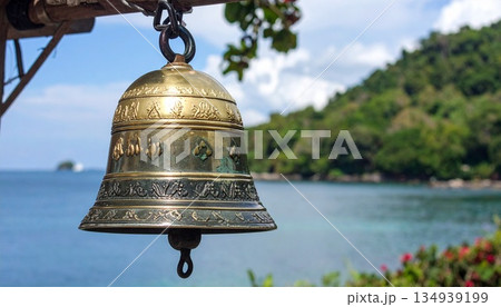 山里に響く静かな祈りの鐘2 134939199