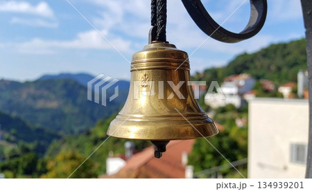 山里に響く静かな祈りの鐘4 134939201