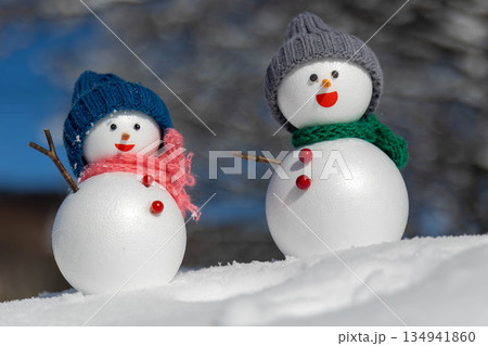 新雪とペアの雪だるま 新雪とペアの雪だるま 134941860