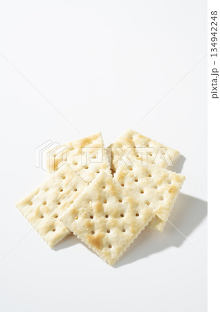 サクサクのクラッカー 134942248