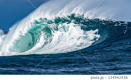 荒れ狂う大海原に立ち上がる巨大な波6 134942836