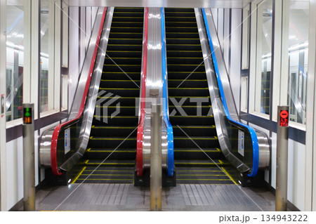 エスカレーター エスカレーター 134943222