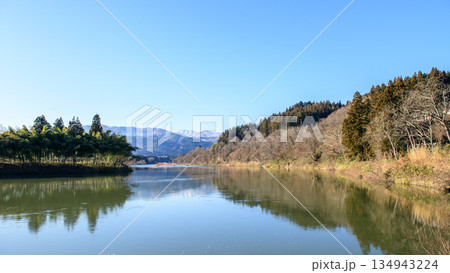 最上川 大淀地区の静かな流れから三ヶ瀬難所へ 山形県 最上川 大淀地区の静かな流れから三ヶ瀬難所へ 山形県 134943224