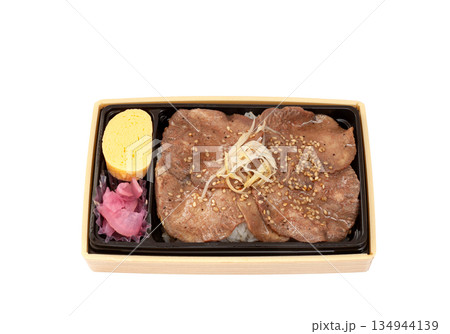 お持ち帰り牛タン弁当、駅弁【白背景・切り抜き】 134944139