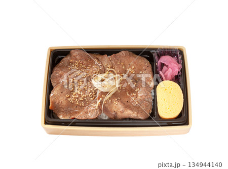 お持ち帰り牛タン弁当、駅弁【白背景・切り抜き】 お持ち帰り牛タン弁当、駅弁【白背景・切り抜き】 134944140