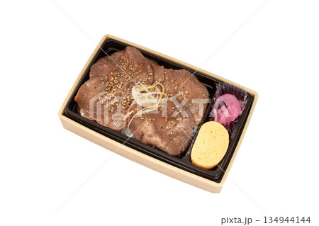 お持ち帰り牛タン弁当、駅弁【白背景・切り抜き】 134944144