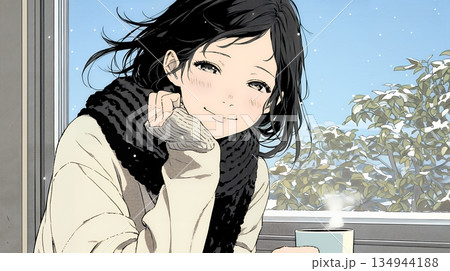 寒い冬、温かい飲み物を手にして、ふっと幸せそうに微笑む若い女性