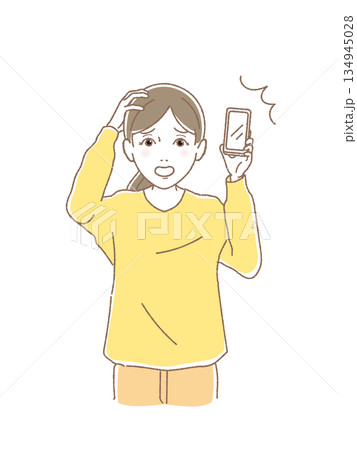 スマホを持って慌てている女性　トラブル 134945028