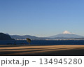 富士山と海 134945280