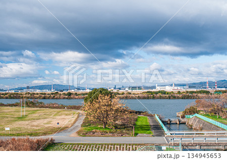 冬の淀川風景 大阪府寝屋川市 枚方市 冬の淀川風景 大阪府寝屋川市 枚方市 134945653