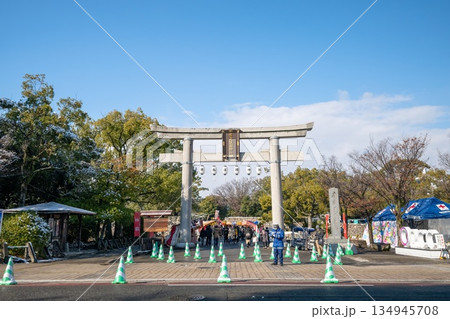 広島護国神社の入口の大鳥居<2026年1月> 134945708