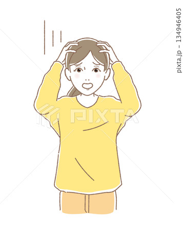 両手で頭を抱えて唖然とする女性 134946405