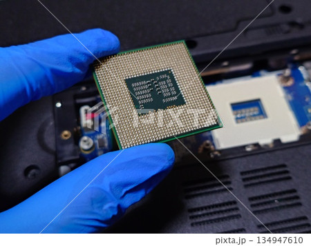 ノートパソコンのCPUソケットとCPU 134947610
