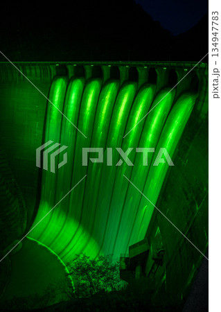 宮城県/ 限定イベント「レインボーすだれ放流」時の鳴子ダムすだれ放流ライトアップ 宮城県/ 限定イベント「レインボーすだれ放流」時の鳴子ダムすだれ放流ライトアップ 134947783
