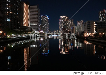 夜の朝潮運河 134948422