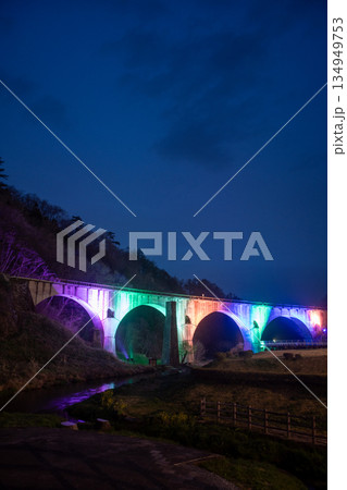 ライトアップされた鉄道橋　遠野市宮守川橋梁 134949753