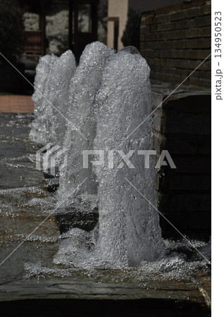 3月河内長野市の寺が池公園の噴水 134950523