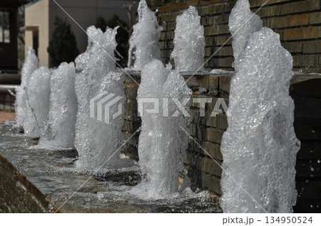3月河内長野市の寺が池公園の噴水 3月河内長野市の寺が池公園の噴水 134950524