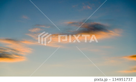 夕空素材 134951737