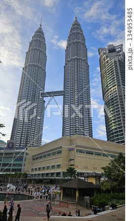 this is famous build in Malaysia named Twin Tower at KLCC 134953485