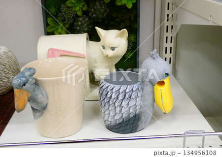 人気のハシビロコウのマグカップと猫とカップのオブジェ 人気のハシビロコウのマグカップと猫とカップのオブジェ 134956108