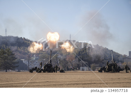 射撃した榴弾砲 射撃した榴弾砲 134957718
