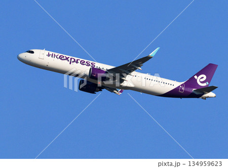 HKエクスプレス離陸上昇 134959623