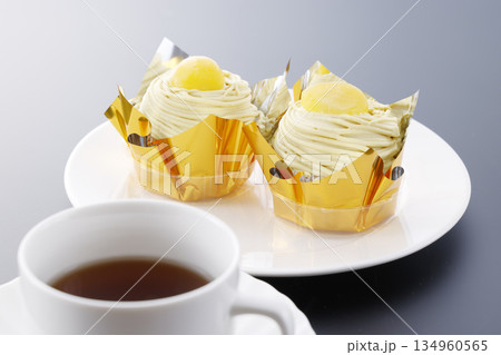 濃厚モンブランと温かい紅茶のセット 134960565