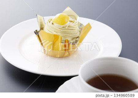 濃厚モンブランと温かい紅茶のセット 134960589