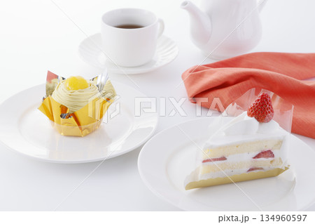 ショートケーキとモンブラン＆ティーセット 134960597
